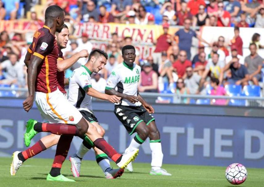 Il gol del 2-1, segnato con un diagonale di sinistro, dall&#39;ex di turno Matteo Politano, cresciuto nella Roma e ancora in compropriet con i giallorossi. Ansa